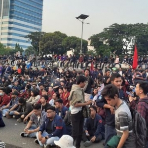 Tolak Revisi UU KPK, Mahasiswa Duduki DPR